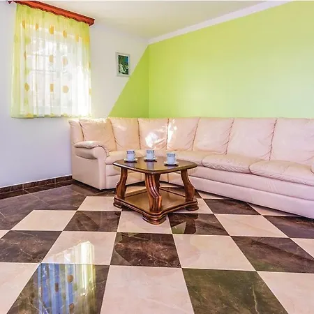 Апартаменты Hari Тисно