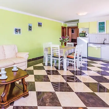 Hari Apartmán Tisno