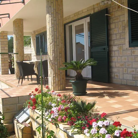 Hari Apartment Tisno