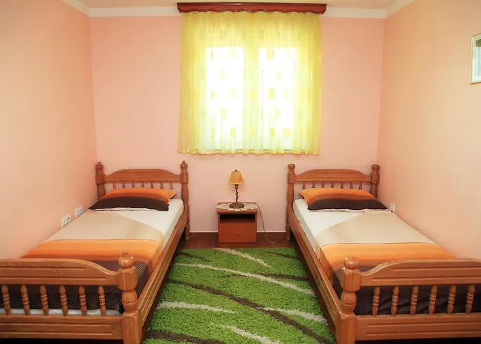 アパート Hari ティスノ