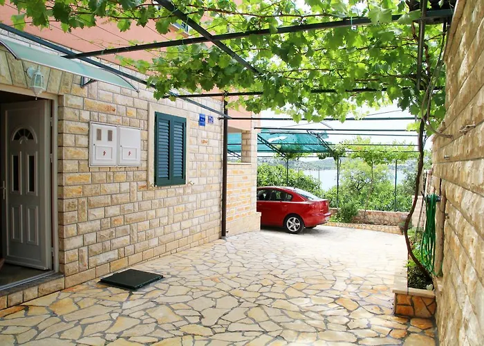 アパート Hari ティスノ